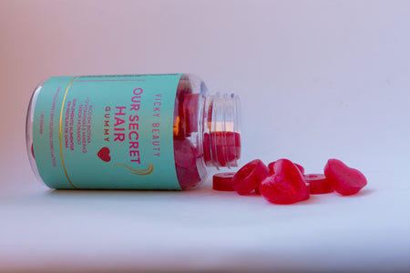 Queda de cabelo feminina: causas, prevenção e como os suplementos ajudam